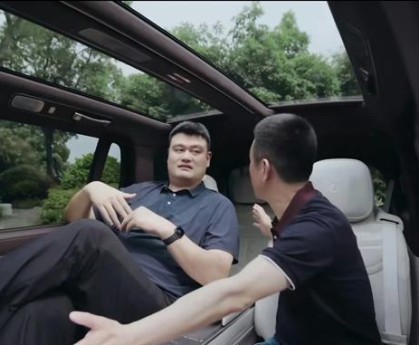 bob半岛体育-向着男篮人手一台努力？蔚来邀请“战神”刘玉栋体验ES9