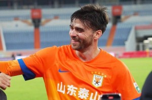 德转宣！津门虎敲定阿代米离队最佳替身，曾跟克雷桑搭档踢葡超